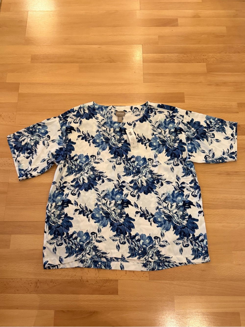 Blue Floral Short Sleeve V-Neck Top nwt from Chicos